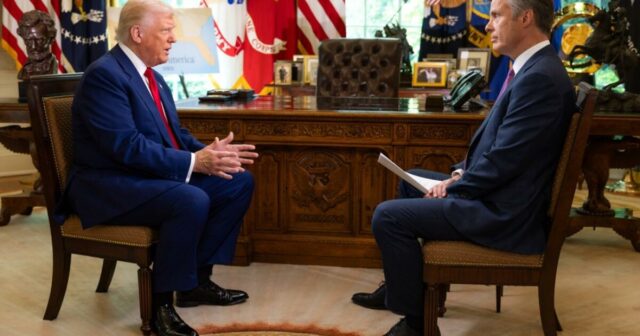 O correspondente da ABC News suspenso após o tweet chamando Trump de 'um inimigo da classe do mundo'

