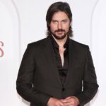 Tudo o que Lucas Bravo disse sobre Emily na 5ª temporada de Paris