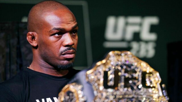 O currículo MMA de Jon Jones não está arruinado por não lutar contra Tom Aspinall

