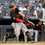O apanhador de Baltimore Oriokes, Gary Sánchez (99), atinge o single bipolar RBI durante o primeiro turno, quando o New York Yankees tocou no Baltimore Orioles na sexta -feira, 20 de junho de 2025 no Yankee Stadium, em Bronx, NY.