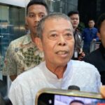O ex -presidente do DPRD de Java Oriental apareceu ao público depois, segundo os relatos, ele perdeu, essa foi sua confissão