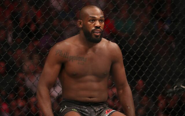 O ex -rival da correia, Jon Jones teria enfrentado acusações criminais no meio da aposentadoria: "Não surpreende"

