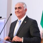 O excelente príncipe parece que ele liderou os residentes iranianos no final da República Islâmica: "Nosso momento do Muro de Berlim"