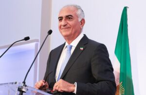 O excelente príncipe parece que ele liderou os residentes iranianos no final da República Islâmica: “Nosso momento do Muro de Berlim” O excelente príncipe parece que ele liderou os residentes iranianos no final da República Islâmica: "Nosso momento do Muro de Berlim"