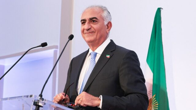 O excelente príncipe parece que ele liderou os residentes iranianos no final da República Islâmica: "Nosso momento do Muro de Berlim"

