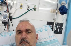 O expatriado britânico, 54 anos, com sorte de morar depois que o míssil iraniano explodiu ao lado dele e seu filho quando eles fugiram do bombardeio – quando o primeiro voo de evacuação britânica decola de Israel David Mason (foto), 54, teve a sorte de sobreviver ao ataque de sexta -feira a Haifa, no norte de Israel