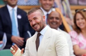 O ferido David Beckham e sua mãe Sandra se juntam à Royal Box quando Rochelle e Marvin Humes se juntam a Eddie Redmayne, Sam Thompson e, claro, Cliff no primeiro dia em Wimbledon Sir David Beckham liderou as estrelas que estavam em vigor no calor de Londres na segunda -feira para participar do primeiro dia de Wimbledon Championships 2025