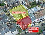 O gerente do banco aposentado tem um ding-dong legal com o gerente do Parlamento, Bell-Ringer, para ter roubado do porto da frente para sua casa a 2 milhões de £ West London no dia em que se mudou
