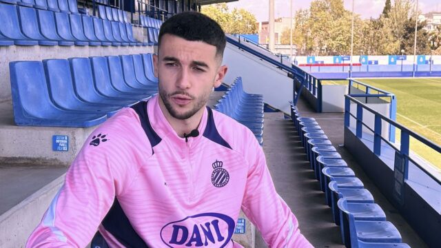 O goleiro do Barcelona assina Joan Garcia de Espanyol

