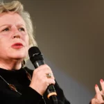 O indignado Krystyna Janda se encaixa nitidamente aos fraudadores. Foi roubado
