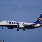 Um voo da Ryanair de Londres colidiu com uma barreira depois de aterrissar em um aeroporto grego