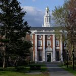 Os advogados da Universidade de Harvard apresentaram uma queixa alterada contra o governo Trump na quinta -feira - apenas um dia depois que o presidente Trump assinou uma ordem executiva que proibiu estudantes estrangeiros de irem à escola