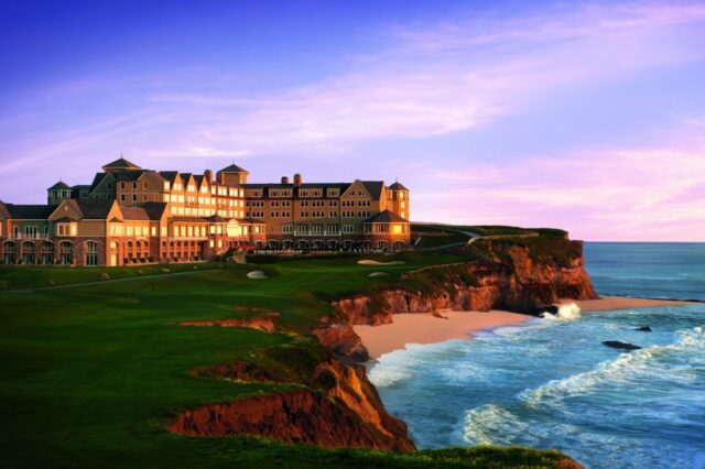 O juiz lança uma ação contra a meia-lua Bay Ritz-Carlton por Hoface serve garrafa de água com esperma

