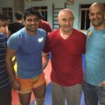 O lendário treinador de luta livre Vladimir Mersterishvili passa