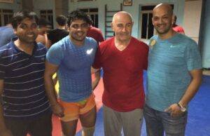 O lendário treinador de luta livre Vladimir Mersterishvili passa O lendário treinador de luta livre Vladimir Mersterishvili passa