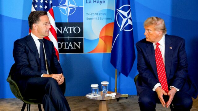 O líder da OTAN elogia Trump por "passos decisivos" no Irã

