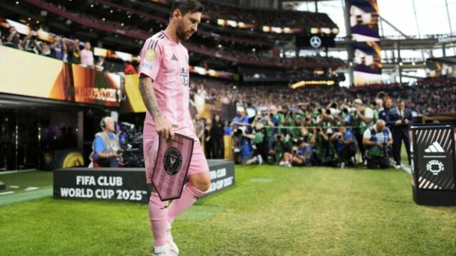 O mais popular: o capitão Kirgistan chorando, Lionel Messi CS se torna um frango vegetal em frente ao PSG

