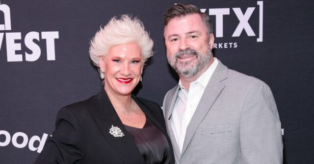 O marido de Anne Burrell, Stuart Claxton, a encontrou no chão do chuveiro online