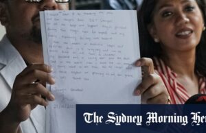 “O melhor pai do mundo ‘: a esposa de Bali diz ao Bali’s Bala para se voltar para a tragédia Os advogados de Jazmyn Gourdeas, a esposa mataram o homem de Melbourne, Zivan Radmanovic, seguram -o note à mão para pressionar uma entrevista em Bali na terça -feira.