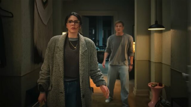 O misterioso trailer de tijolos da Netflix provoca alguns que não conseguem deixar seu apartamento

