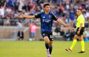 O nativo de San Jose – Beau Leroux se curva como Beckham, mas os terremotos se ligam à galáxia na primeira casa de Bruce Arena O nativo de San Jose - Beau Leroux se curva como Beckham, mas os terremotos se ligam à galáxia na primeira casa de Bruce Arena