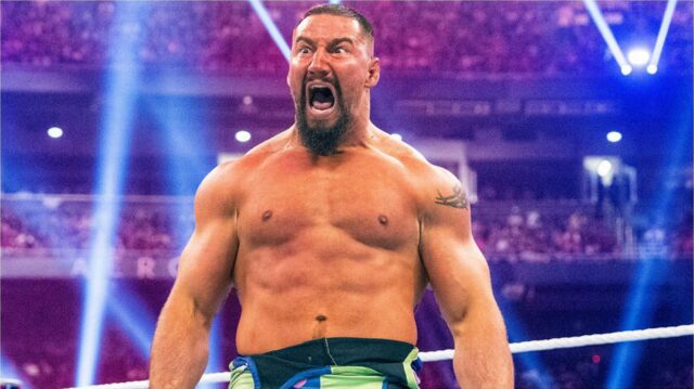 O olhar surpresa de Bron Breakker para SmackDown atrai uma reação maluca de um veterano de 62 anos de luta livre

