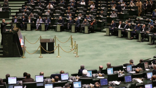 O parlamento iraniano confirma com a AIA

