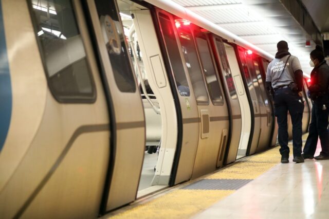 O passageiro Bart diz respeito a um grande atraso após a manutenção não programada da rota

