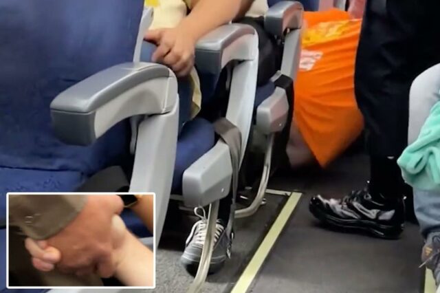 O passageiro com sobrepeso puxou o avião sobre a demanda "egoísta" por sentar na passagem


