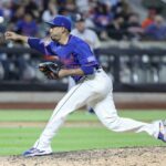 Edwin Diaz joga o campo durante o jogo Met-Braves em 26 de junho de 2025.