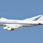 Boeing E-4 'Nightwatch', também conhecido como 'Plano do Juízo Final', serve como um posto de comando voador para funcionários importantes durante o Crisis Times, especialmente projetado para sobreviver a um ataque nuclear e coordenar a ação militar