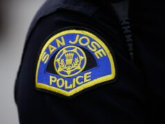 Motociclista morre após colisão perto da escola secundária de San Jose, diz a polícia O policial de San Jose, que foi preso no caso de fotos e abuso infantil