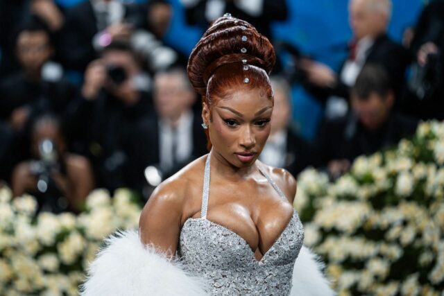 O que aconteceu entre Megan Thee Stallion e Carl Crawford? O escândalo do caso foi investigado como CEO da mensagem de swoutout da gravadora online

