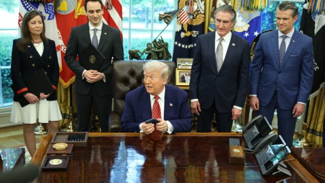 O telefone celular de Trump Made-in-America certamente parece um telefone na China

