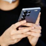 O telefone principal de US $ 1.300 da Samsung tem um problema de cola, diz o usuário