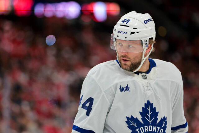 O velho Nhler opina Morgan Rielly deve deixar as folhas de bordo remover sua substância imobilizada 

