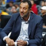 Os médicos disseram na sexta -feira, o ex -centro da NBA Vlade divac'ın Montenegro Motorcycle em um declínio depois de quebrar o quadril, ele disse que fez uma cirurgia de emergência.