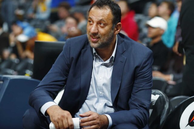 Os médicos disseram na sexta -feira, o ex -centro da NBA Vlade divac'ın Montenegro Motorcycle em um declínio depois de quebrar o quadril, ele disse que fez uma cirurgia de emergência.