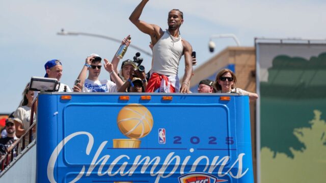 OKC celebra o título com os fãs: "Nós te amamos meninos"

