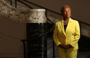 Como Oakland bateu sob a prefeita Barbara Lee em seus primeiros 100 dias? Oakland tem um relacionamento único com Juneteenth. Assim também a prefeita Barbara Lee.