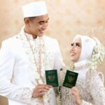 Oficialmente casado! Este é um fato interessante da relação de 8 anos de Rizky Ridho e Sendy Aulia