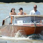 Orlando Bloom, 48 anos, parece aproveitar a vida do candidato. No domingo, o ator foi visto com a namorada de Leonardo DiCaprio, Vittoria Ceretti, 27, em um táxi aquático quando foram ao aeroporto