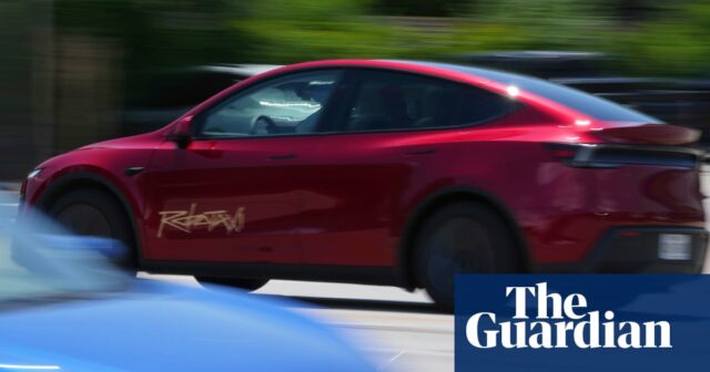 Os EUA estão investigando o lançamento do Robotaxi de Tesla depois que os vídeos mostram que há um carro satrático de carro ragático

