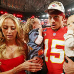 Os Mahomes Patrick revela a mulher Britty, ajudou você a transformar a parte chave do jogo dele