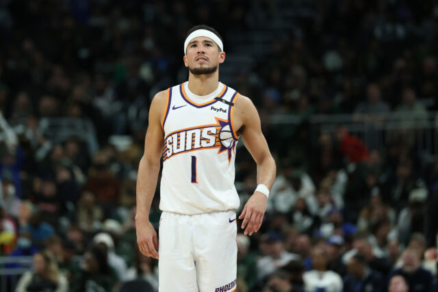 Os Suns se preparam para tomar uma grande decisão sobre Devin Booker em meio a rumores

