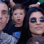 Kourtney Kardashian frequenta 2023 Emmys para apoiar o marido Travis Barker