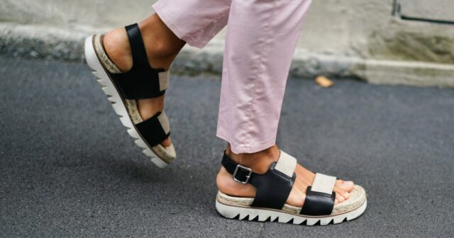 Os compradores da Mama Rica Sandals dizem que 'Great Arc Support' é um desconto de 40%

