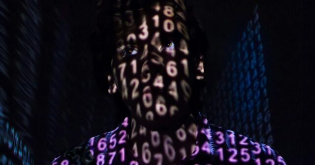 Os corretores de dados podem vender ilegalmente suas informações pessoais | Imagem abstrata de uma face coberta de números