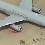 Esta é uma das aeronaves da RAF Voyager que foi ferida. A cor vermelha pode ser revisada sobre o motor e banana