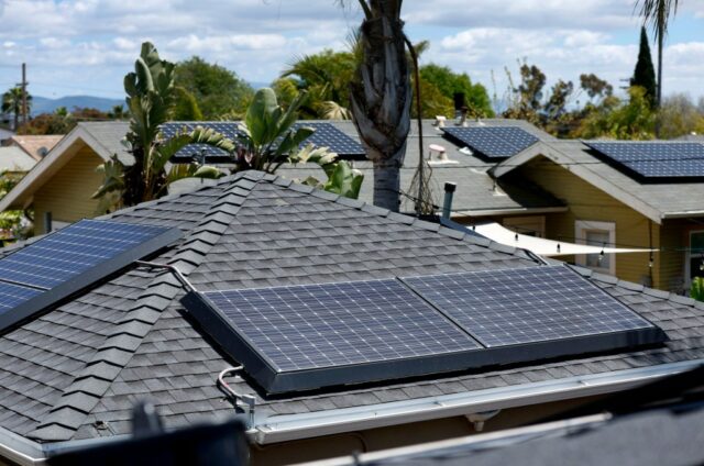 Os grupos dirigem a Suprema Corte para a Califórnia e tentam melhorar as regras solares

